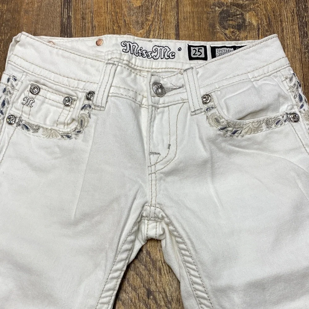 Miss Me‎ size 25 white capris Jeans with embroidery embellished pockets stretch - Picture 2 of 14